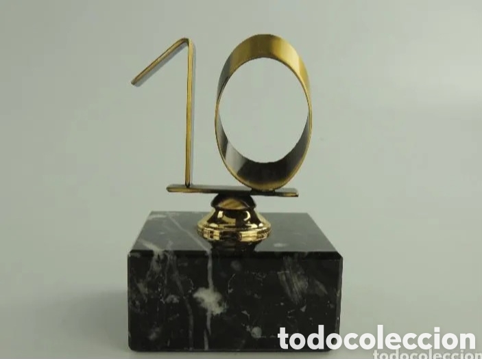 Collecting: Trofeo base de marmol joyer&iacute;a