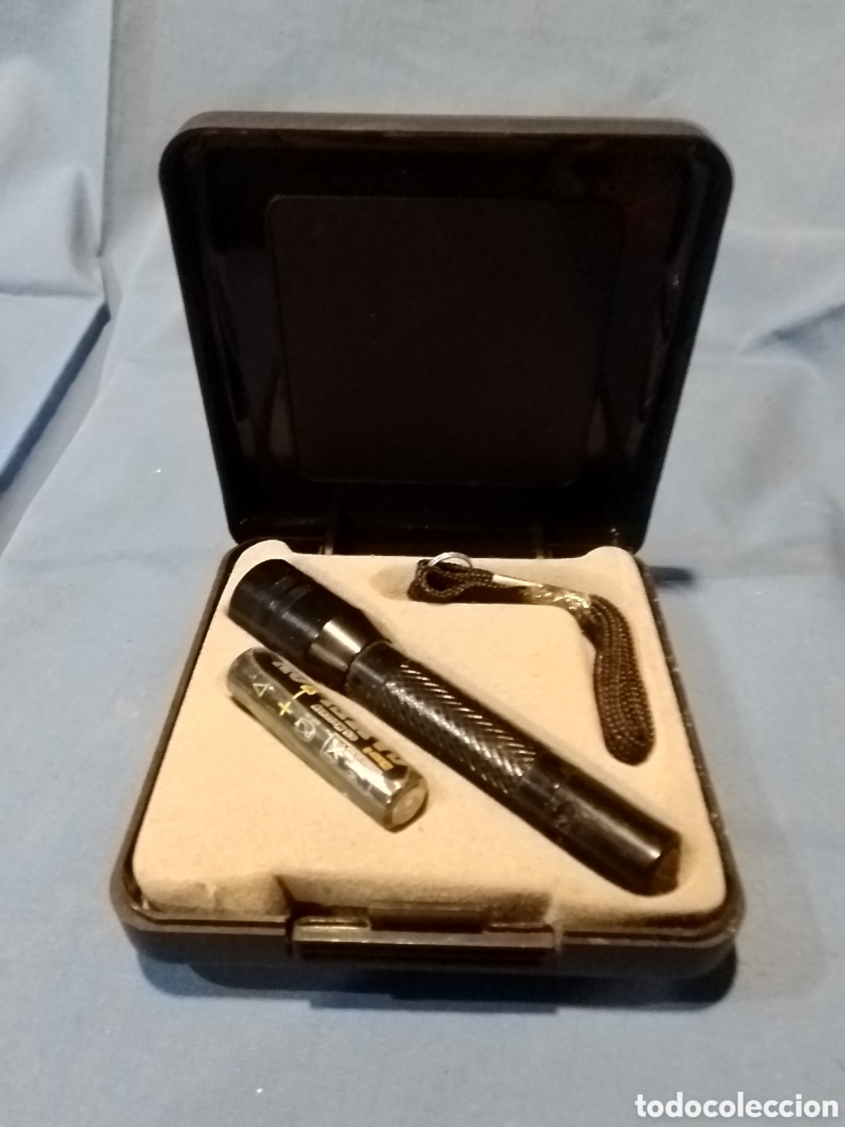 Coleccionismo: Estuche de pl&aacute;stico con linterna