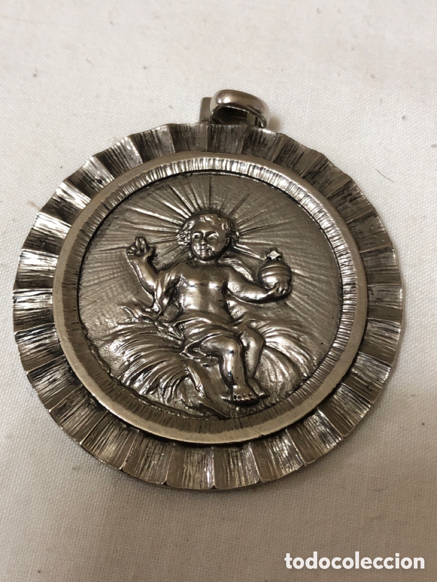 Collecting: Gran medalla religiosa Ni&ntilde;o Jes&uacute;s con resplandor &ndash; 5,5 cm &ndash; antigua