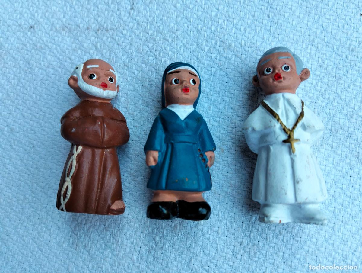 Collezionismo: Lote de 3 figura figuras de monje franciscano monja Carmelita y papa de Roma a&ntilde;os 70-80