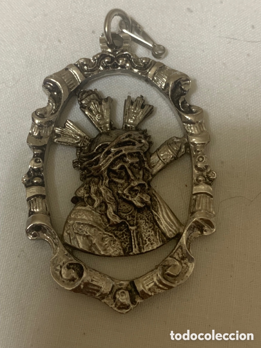 Coleccionismo: Medalla Jes&uacute;s Nazareno con cruz y potencias &ndash; metal plateado &ndash; 6 cm