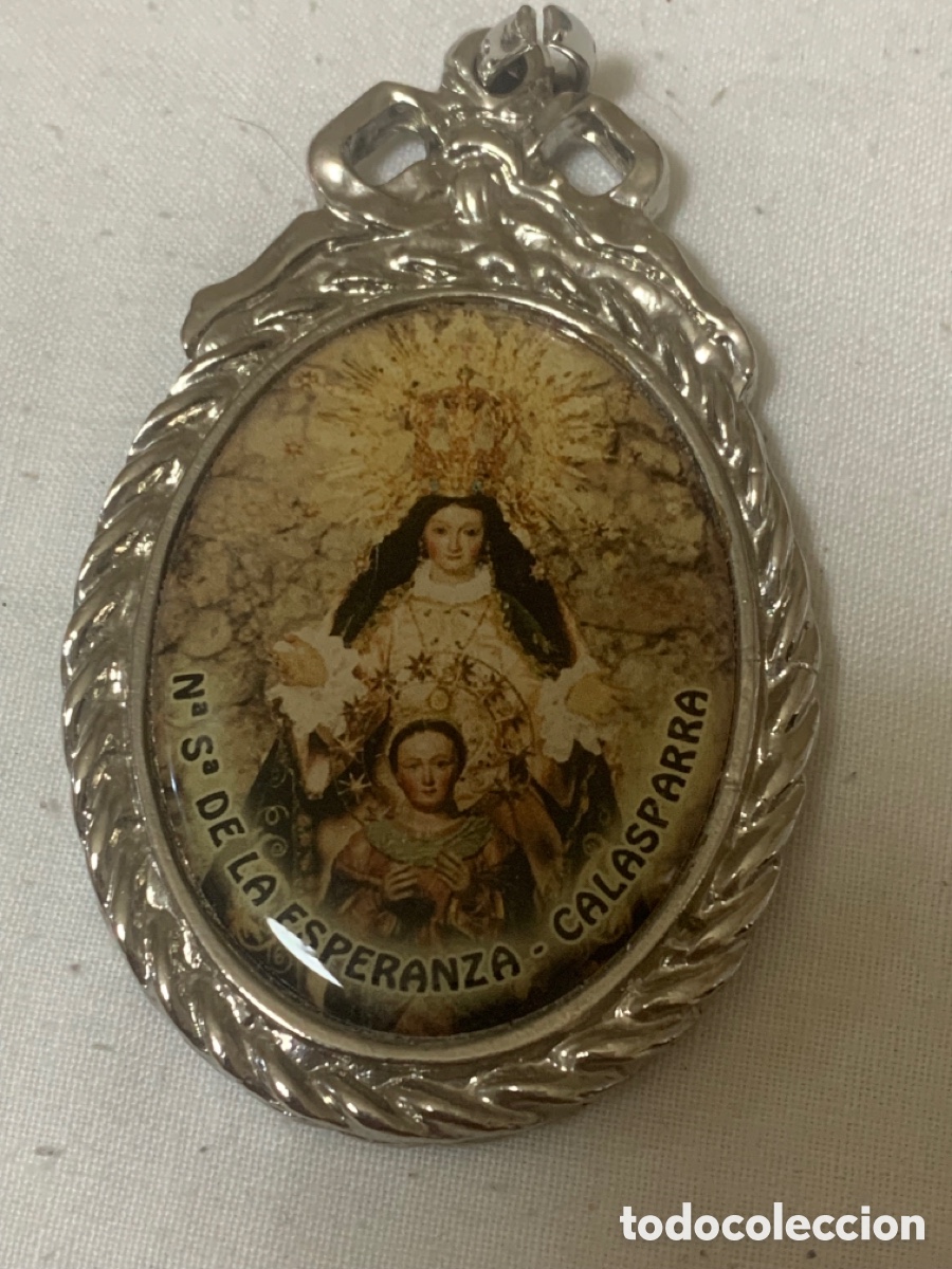 Colecionismo: Medalla religiosa Virgen de la Esperanza Calasparra / Virgen del R&iacute;o Talav&aacute;n &ndash; 7 cm