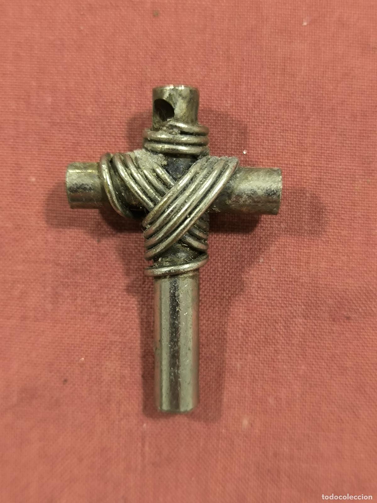 Colecionismo: Colgante Crucifijo Met&aacute;lico 4 cm &ndash; Cruz Artesanal con Alambre Trenzado