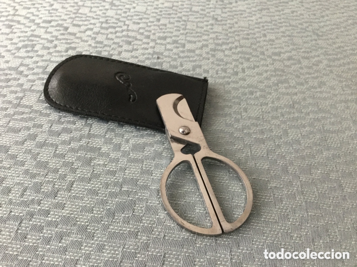 Coleccionismo: Cortapuros de acero inoxidable, con su funda. Sin estrenar