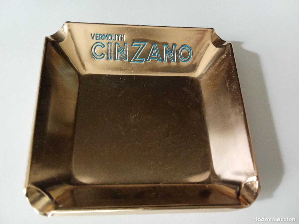 Coleccionismo: Cenicero aluminio dorado vermouth Cinzano a&ntilde;os 60 - 70 sin uso