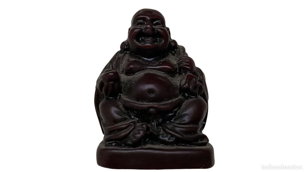 Coleccionismo: FIGURA DECORATIVA - MINI BUDA RIENDO (BUDA FELIZ) EN RESINA O MADERA OSCURA - A&Ntilde;OS 90
