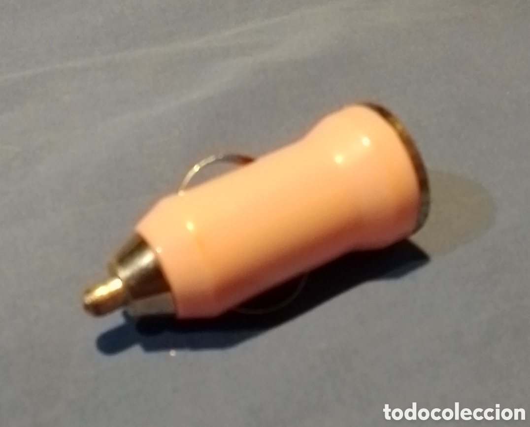 Coleccionismo: Cargador de tel&eacute;fono para coche