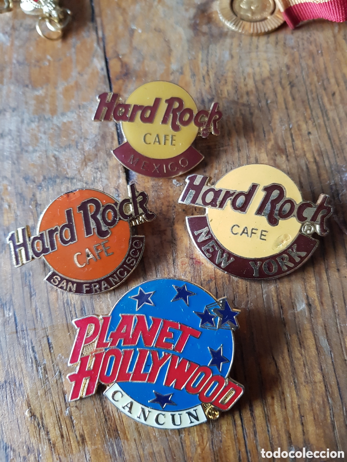 Coleccionismo: LOTE DE INSIGNIAS ESMALTADAS HARD ROCK