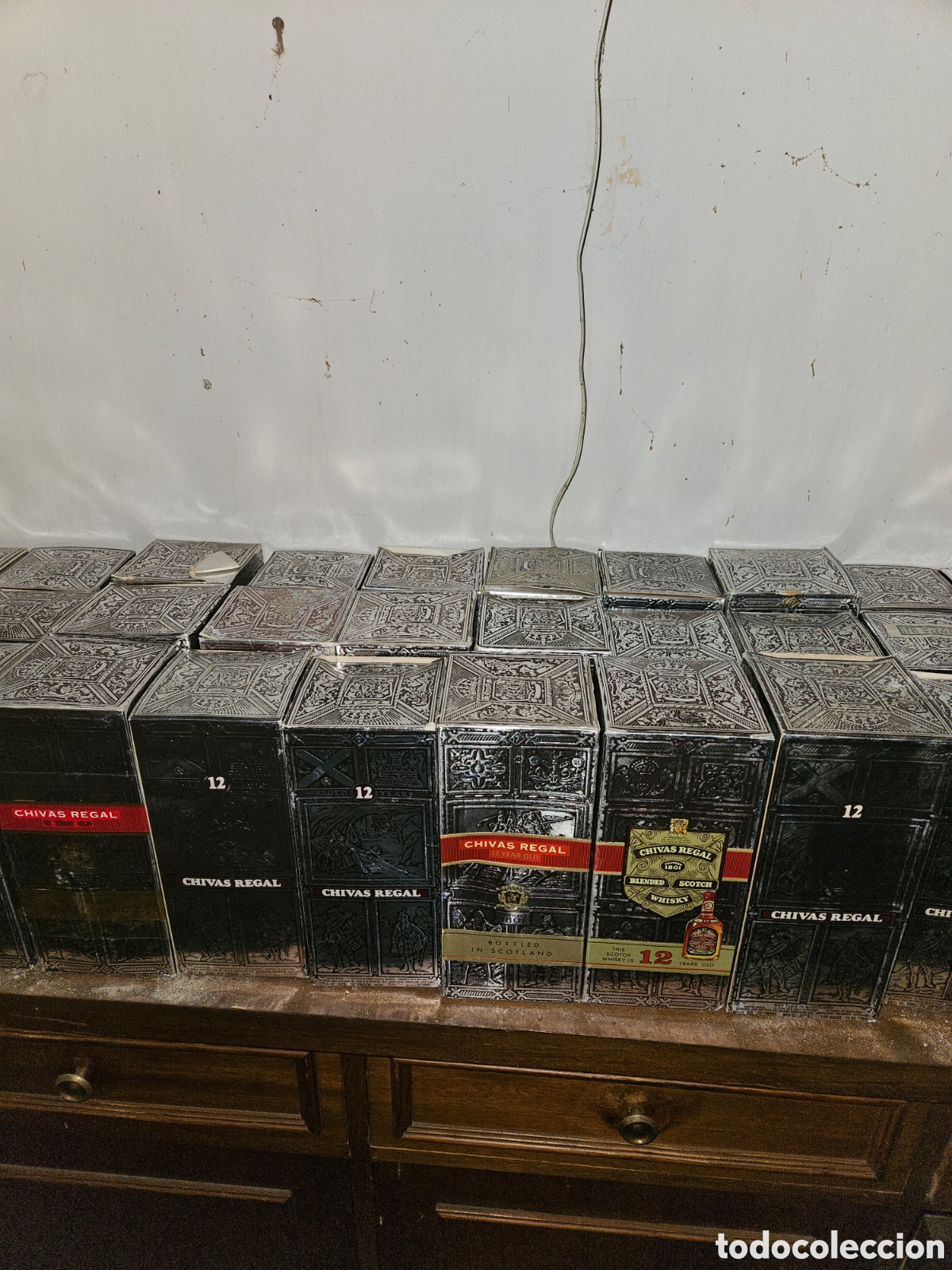 Coleccionismo: Botellas de Chivas a 20 euros