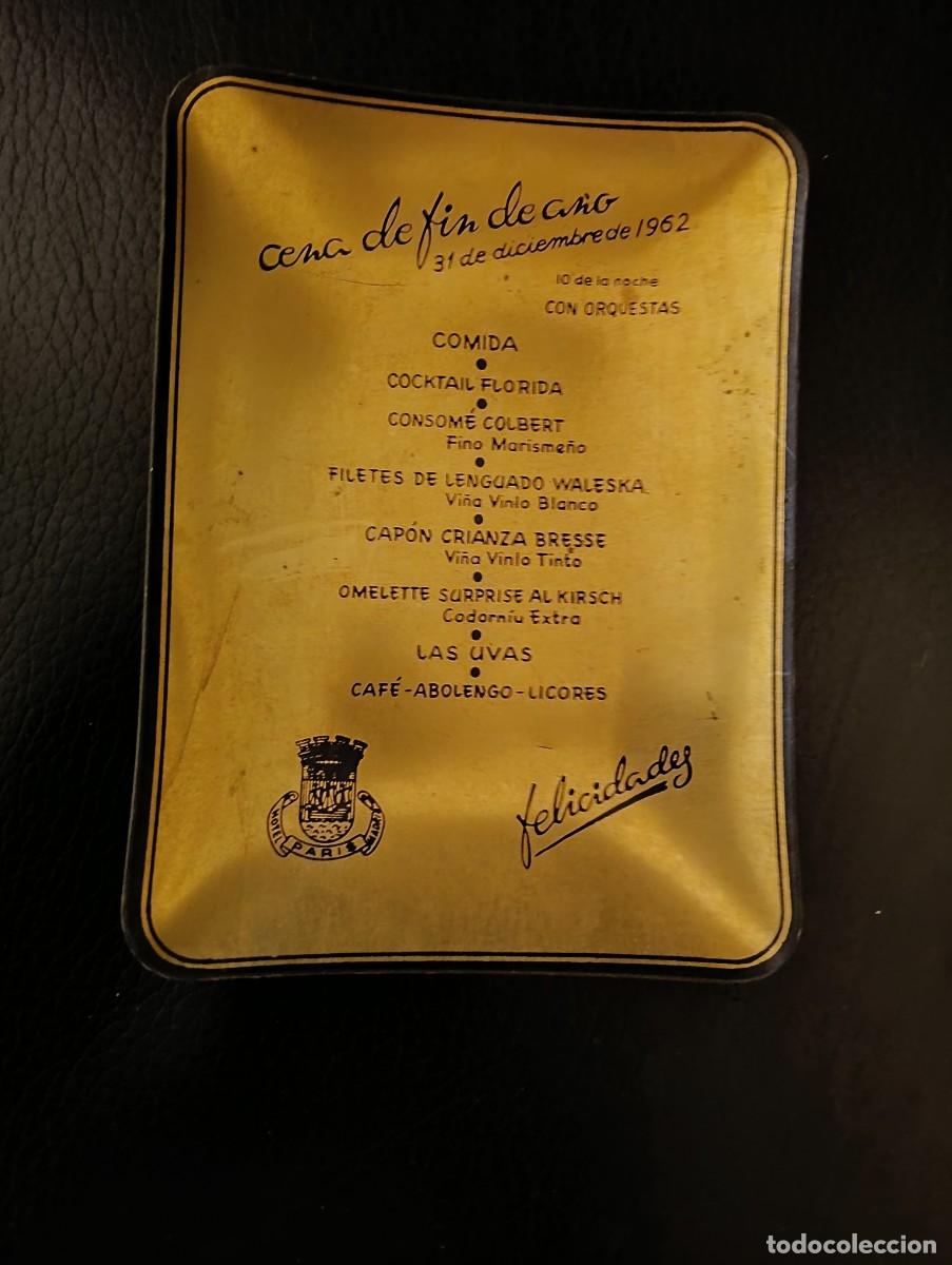 Coleccionismo: ANTIGUO CENICERO BANDEJA PLATILLO EN ALUMINIO SERIGRAFIADO - HOTEL PARIS EN MADRID - NOCHEVIEJA 1962