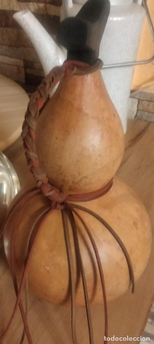 Coleccionismo: Cantimplora de calabaza r&uacute;stica artesanal -Tap&oacute;n esculpido a mano