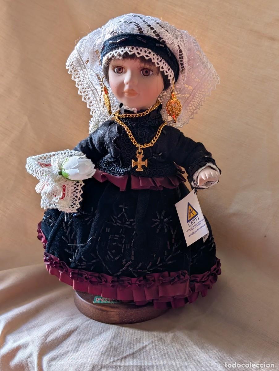 Coleccionismo: Mu&ntilde;eca regional portuguesa CEPVI novia minhota Viana do Castelo 23 cm