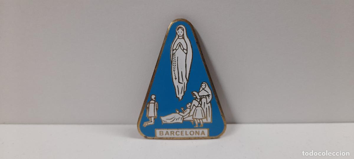 Coleccionismo: ANTIGUA INSIGNIA RELIGIOSA NUESTRA SE&Ntilde;ORA DE LOURDES . HOSPITALITAT MARE DE DEU - BARCELONA
