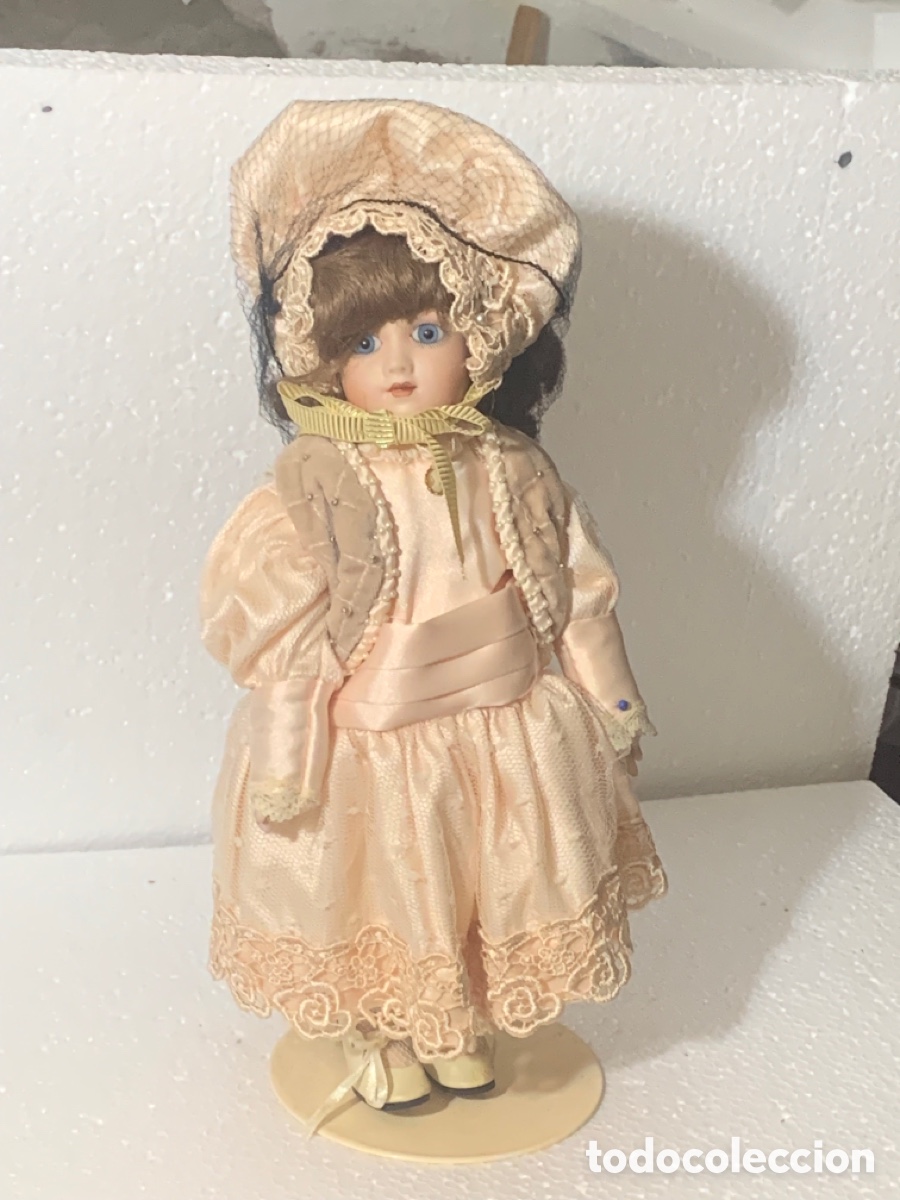 Coleccionismo: Mu&ntilde;eca de colecci&oacute;n Franklin Heirloom Dolls &ndash; porcelana &ndash; 30 cm &ndash; con peana