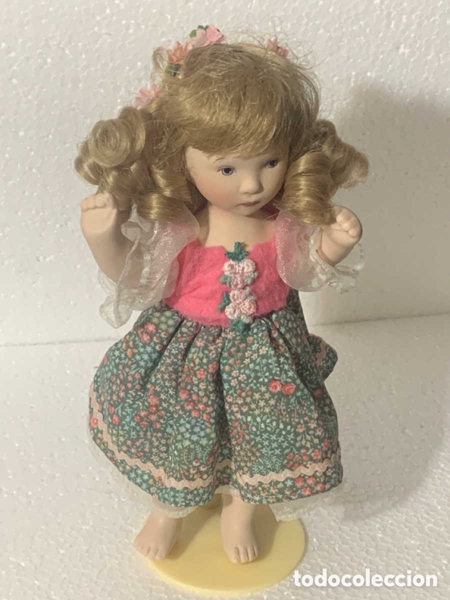 Coleccionismo: Mu&ntilde;eca Franklin Heirloom Dolls &ndash; porcelana &ndash; 23 cm &ndash; con peana