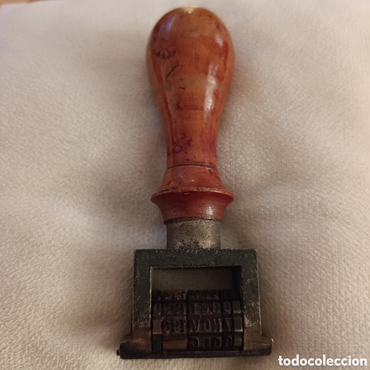 Coleccionismo: Sello Fechador/Numerador Antiguo de Oficina &ndash; Ruedas Met&aacute;licas y Mango de Madera Ra&iacute;z