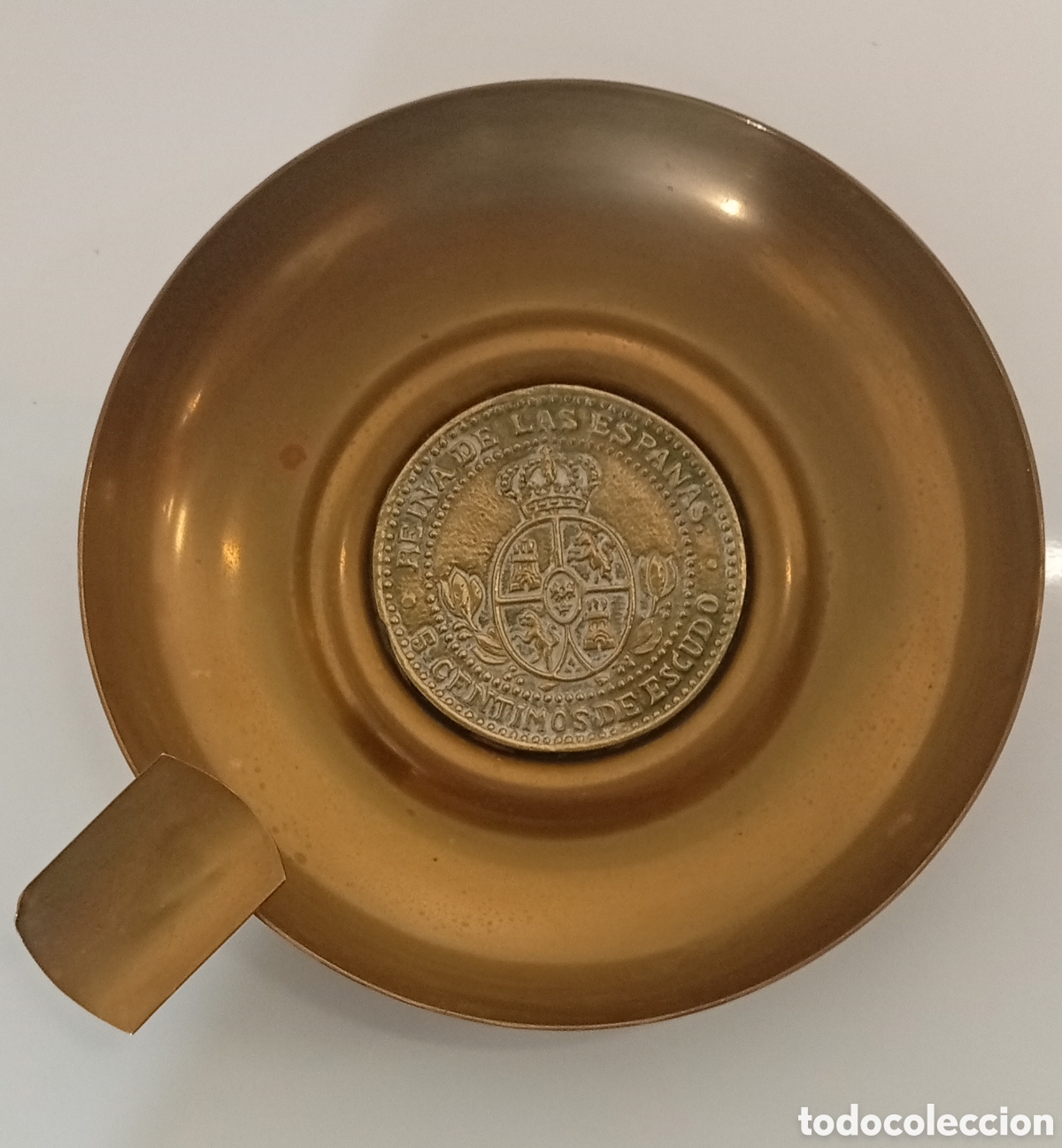 Coleccionismo: .CENICERO VINTAGE DE LATON/BRONCE CON MONEDA