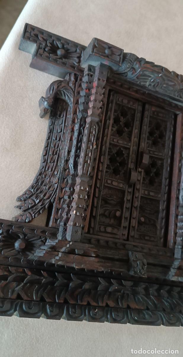 Coleccionismo: VENTANA TIBETANA TALLADA EN MADERA - Foto 3