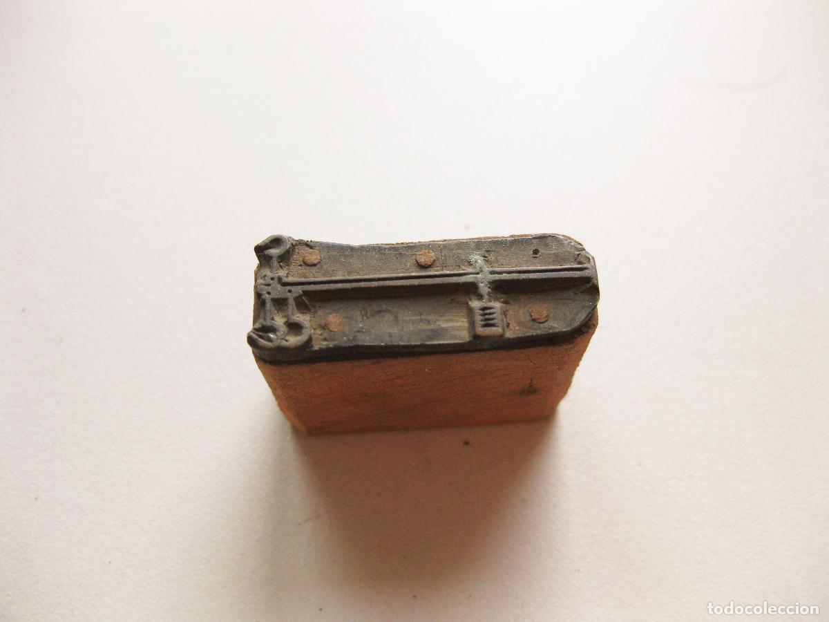 Coleccionismo: ANTIGUO TIPO DE IMPRENTA CON EL DISE&Ntilde;O DE UNA B&Aacute;SCULA ROMANA. TAMP&Oacute;N DE TINTA. ANIMALES