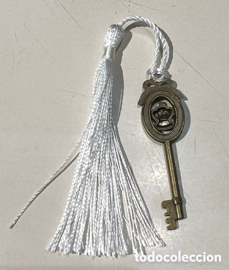 Coleccionismo: Marcapaginas. Llave de lat&oacute;n con borla. - Foto 2