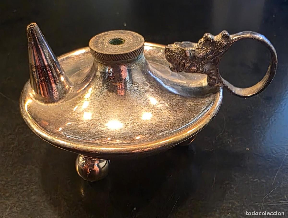 Coleccionismo: Mini l&aacute;mpara de aceite vintage tipo lucerna &ndash; Metal plateado &ndash; Asa decorativa &ndash; 5 x 9 cm