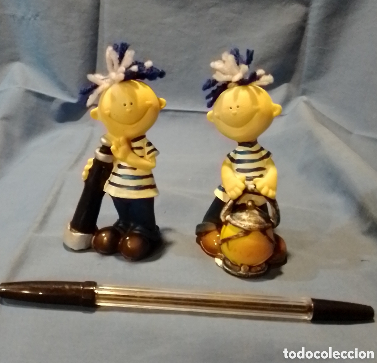 Coleccionismo: 2 figuritas de ni&ntilde;os de resina