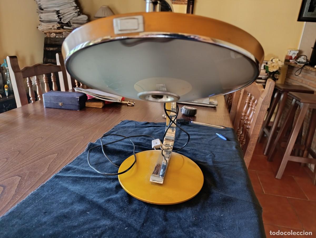 Coleccionismo: Lampara de mesa fase modelo 520C