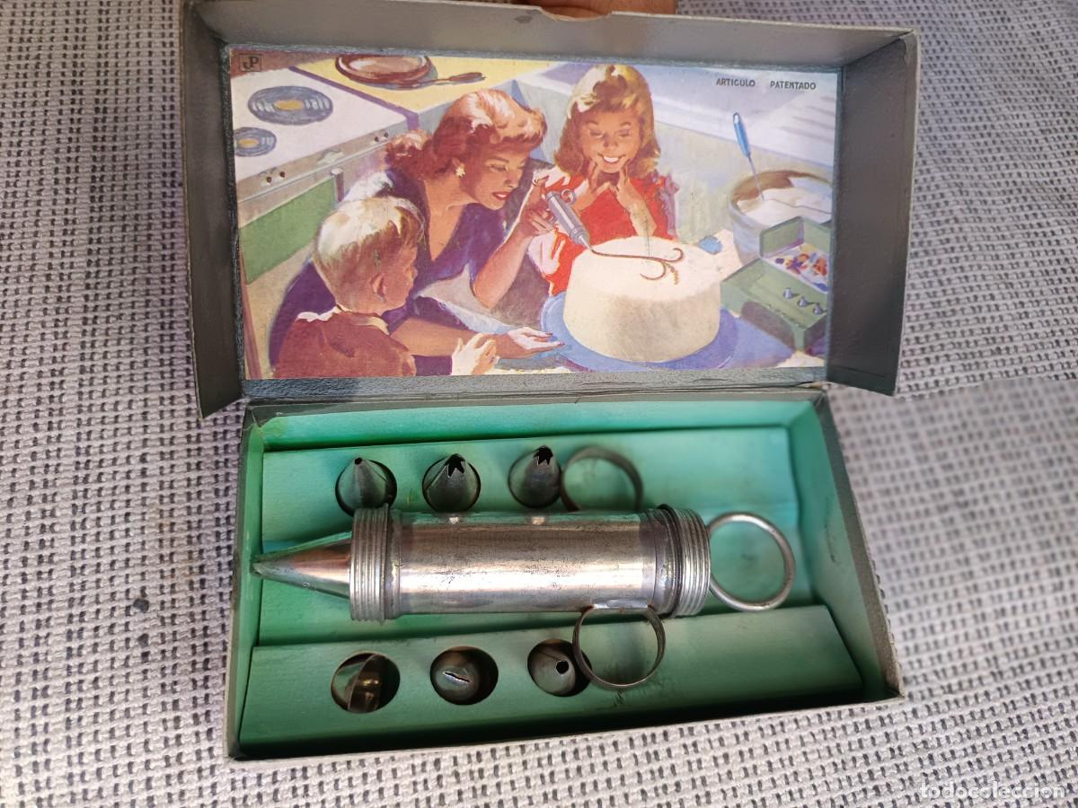 Coleccionismo: Muy antigua manga pastelera de metal. Estuche original.