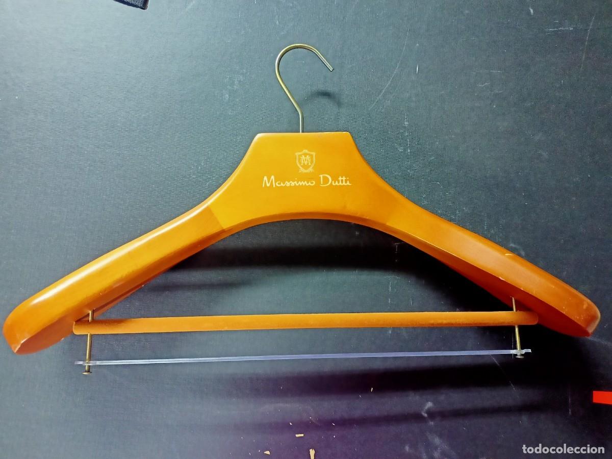 Coleccionismo: PERCHA DE MADERA &rdquo;MASSIMO DUTTI&rdquo;