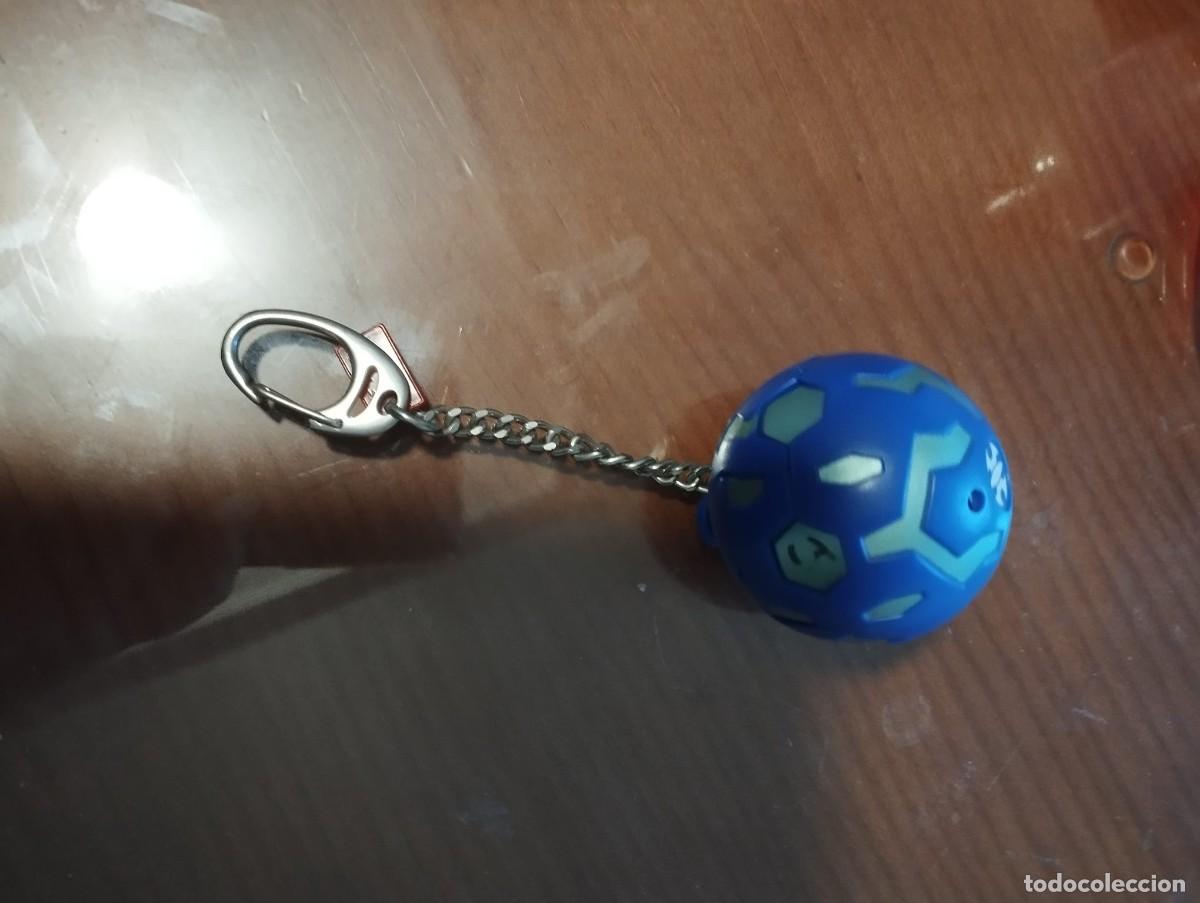Coleccionismo: llavero bakugan azul - Foto 2