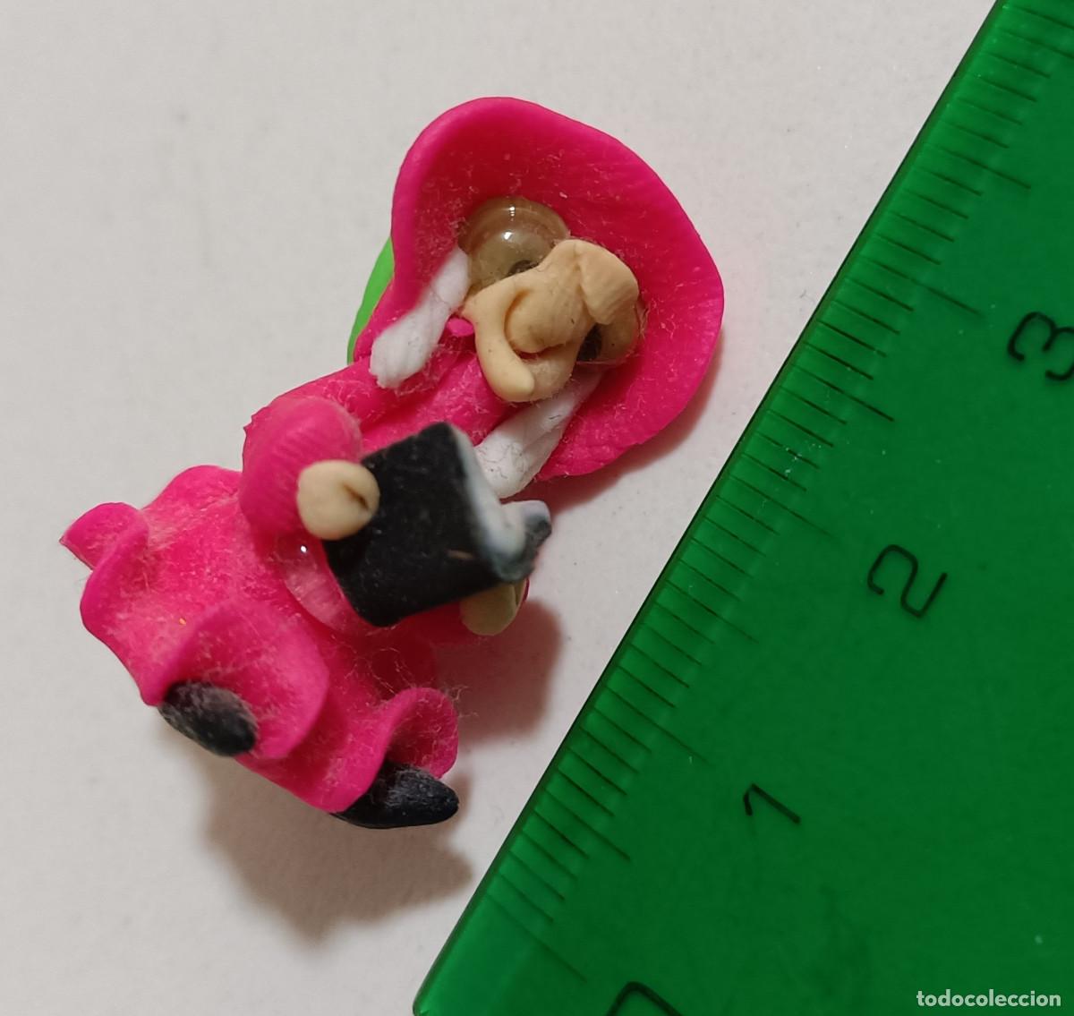 Coleccionismo: figura miniatura mu&ntilde;equito mu&ntilde;eco figurita bruja witch pasta artesania libro lectora lectura