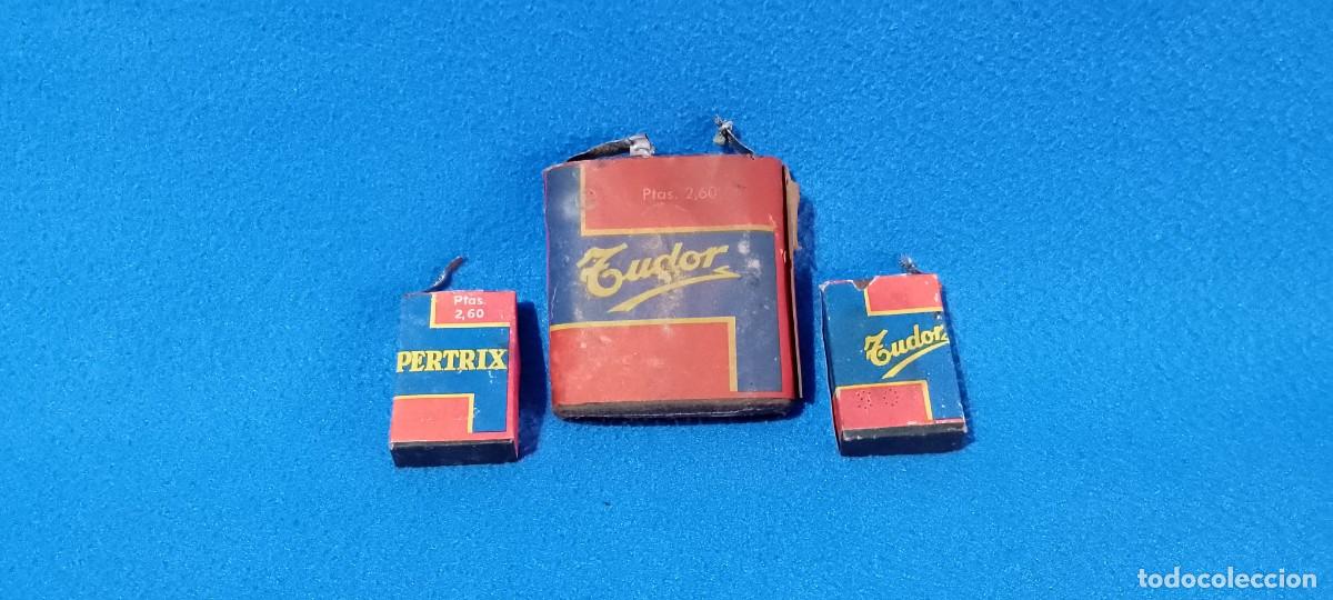 Coleccionismo: Lote de antiguas pilas / bater&iacute;as Tudor Pertix