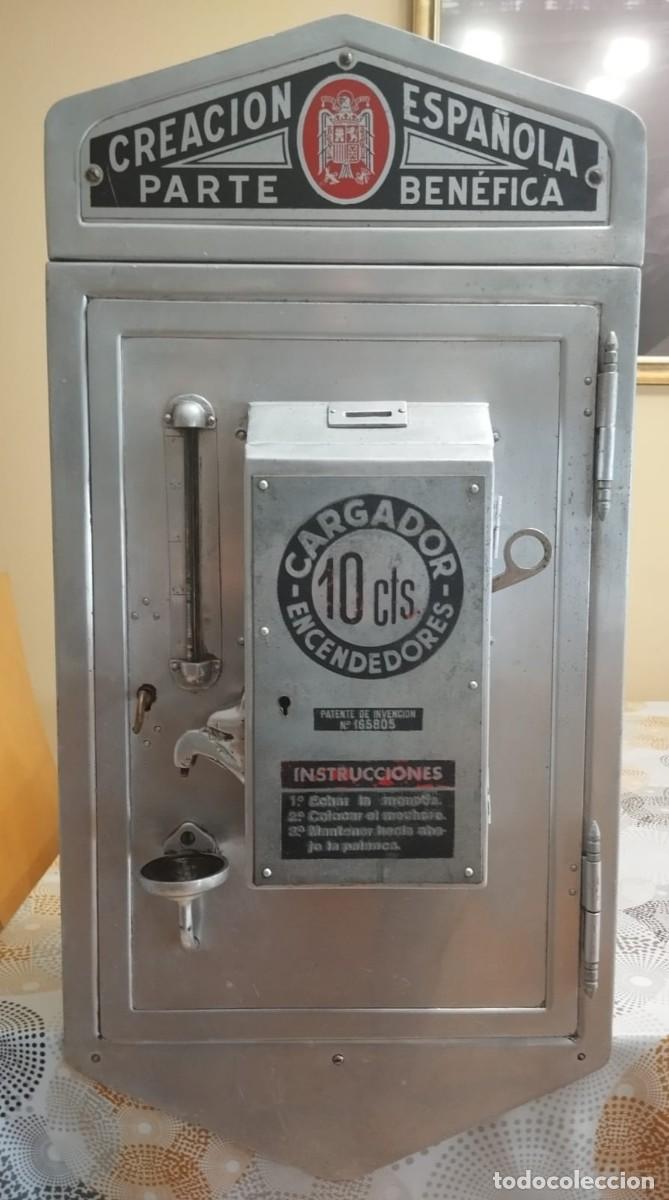 Coleccionismo: Expendedora de gasolina recarga mecheros.