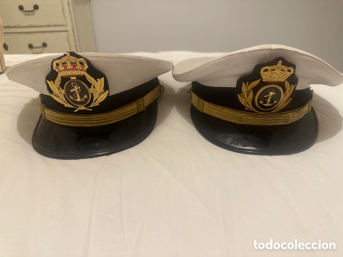 Coleccionismo: Dos gorras de Oficial de la Armada Espa&ntilde;ola en muy buen estado.