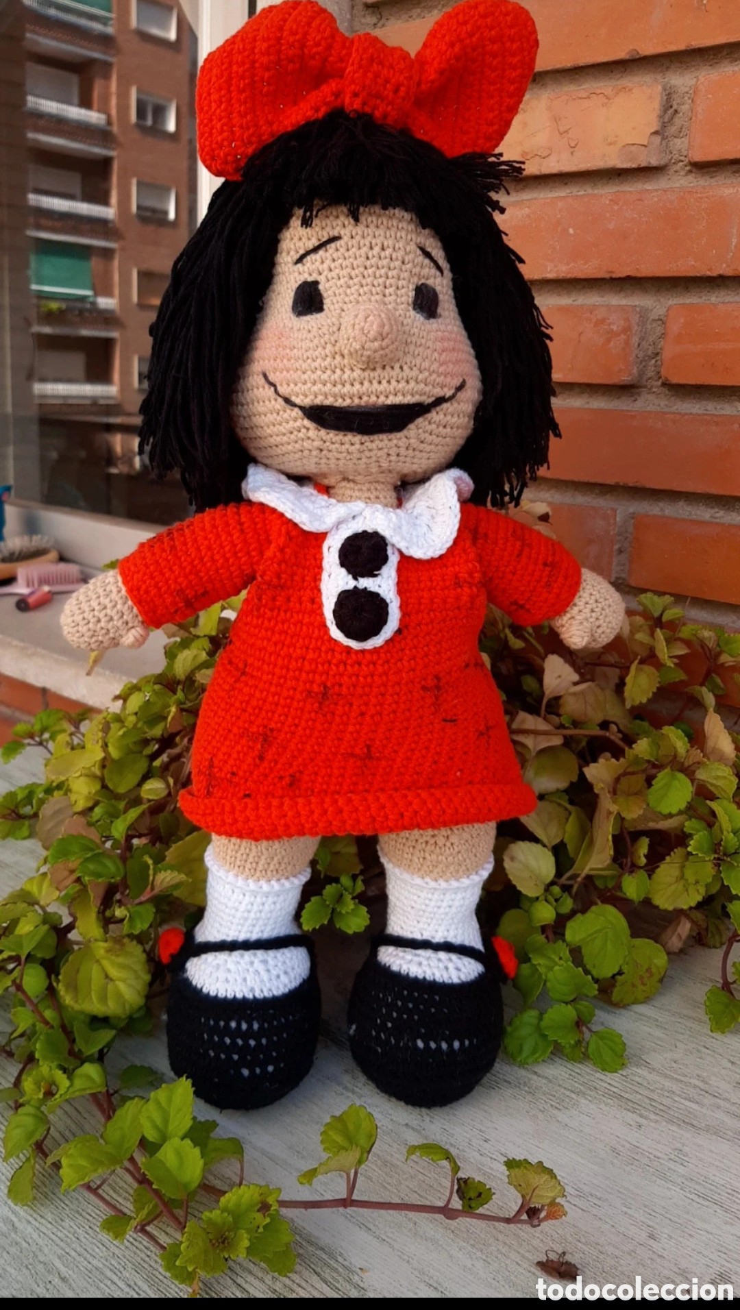 Coleccionismo: Mu&ntilde;eca Mafalda tejida a crochet artesanal &ndash; 30 cm &ndash; vestido rojo