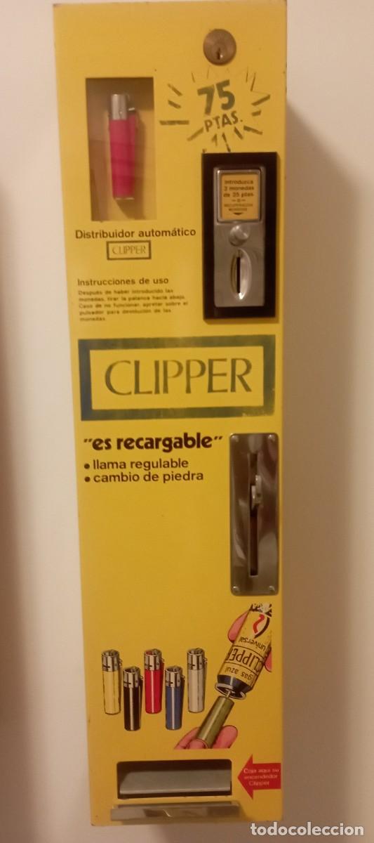 Coleccionismo: Expendedora de mecheros Clipper - Foto 2