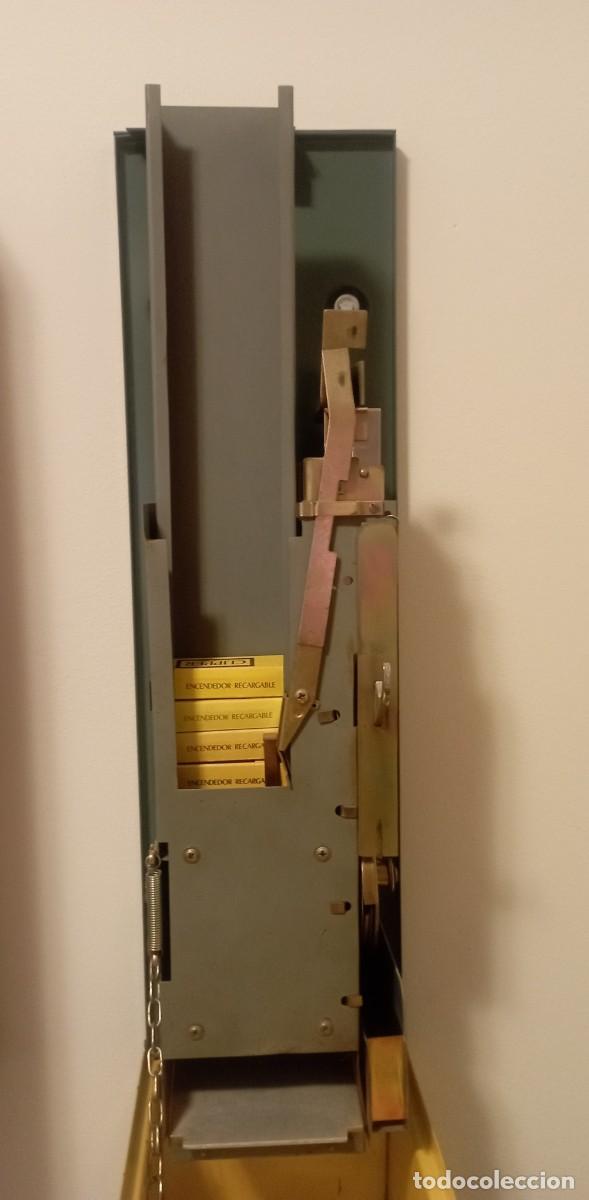 Coleccionismo: Expendedora de mecheros Clipper - Foto 4