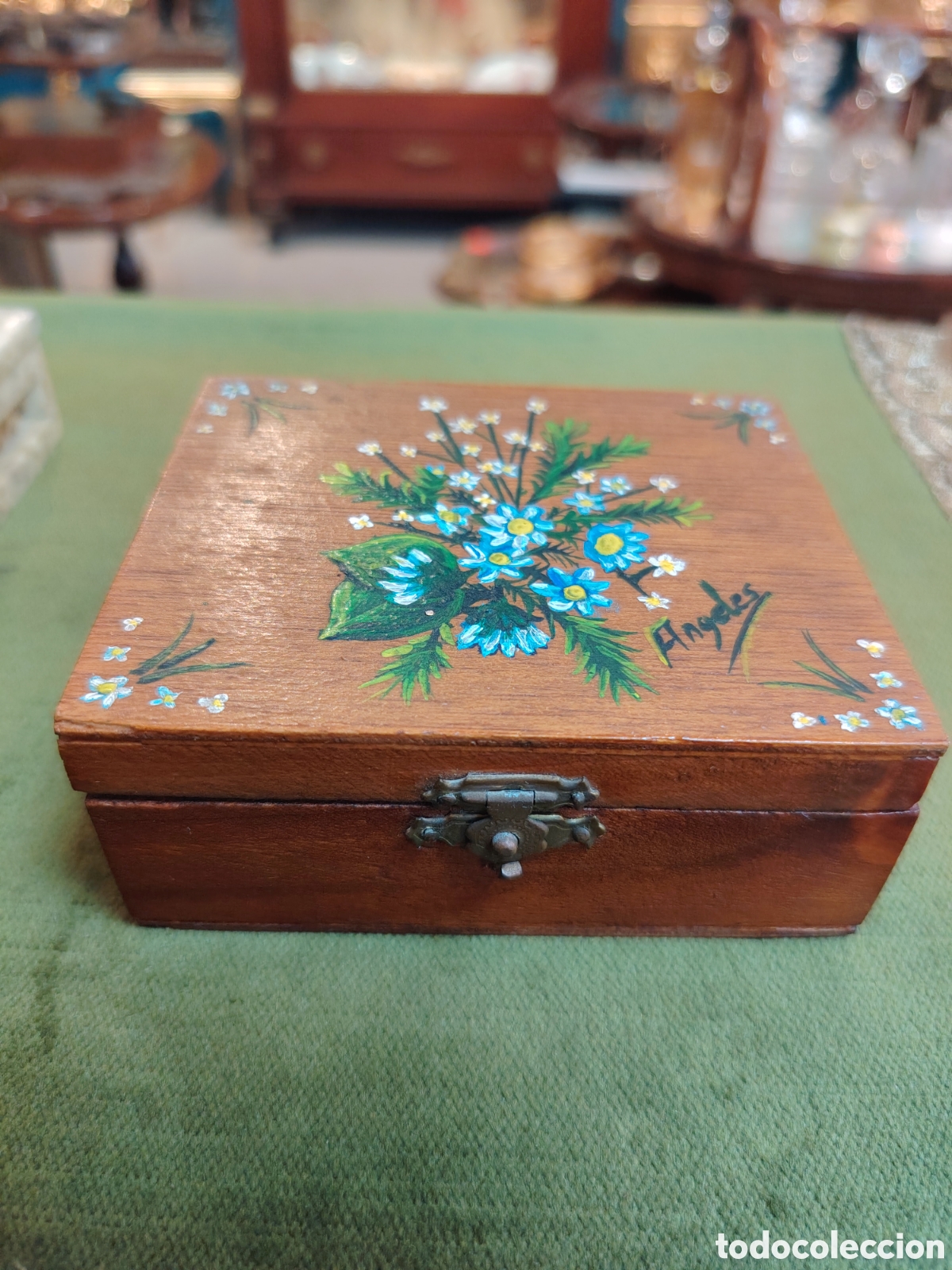 Coleccionismo: CAJITA, JOYERO MADERA, PINTADO Y FIRMADO. 10x9x4CM