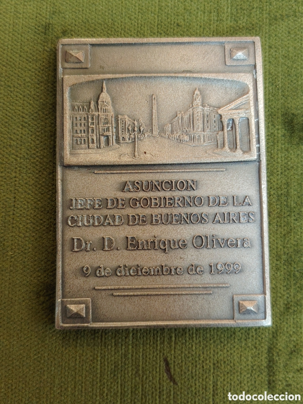 Sammeln: Placa o medalla conmemorativa met&aacute;lica rectangular con grabados de edificios emblem&aacute;ticos de Asunci&oacute;