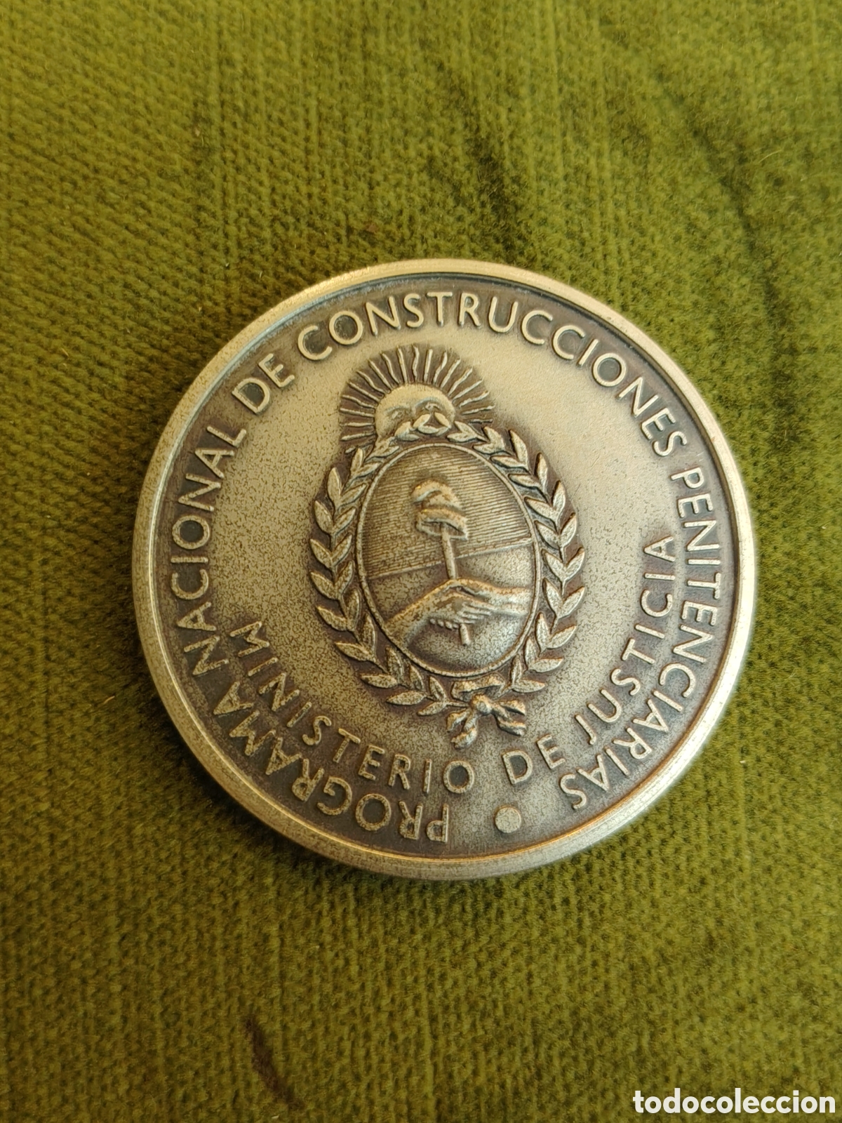 Coleccionismo: Medalla conmemorativa argentina del Ministerio de Justicia - Programa Nacional de Construcciones Pen