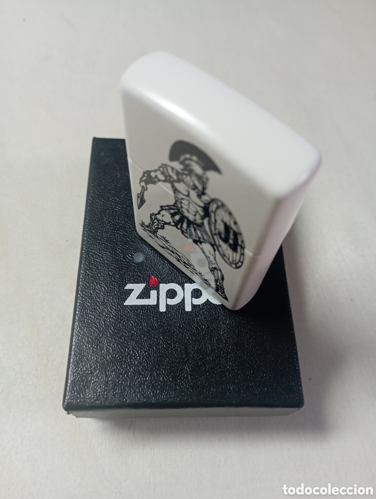 Coleccionismo: Zippo SPARTANO - Completamente nuevo - - Foto 3