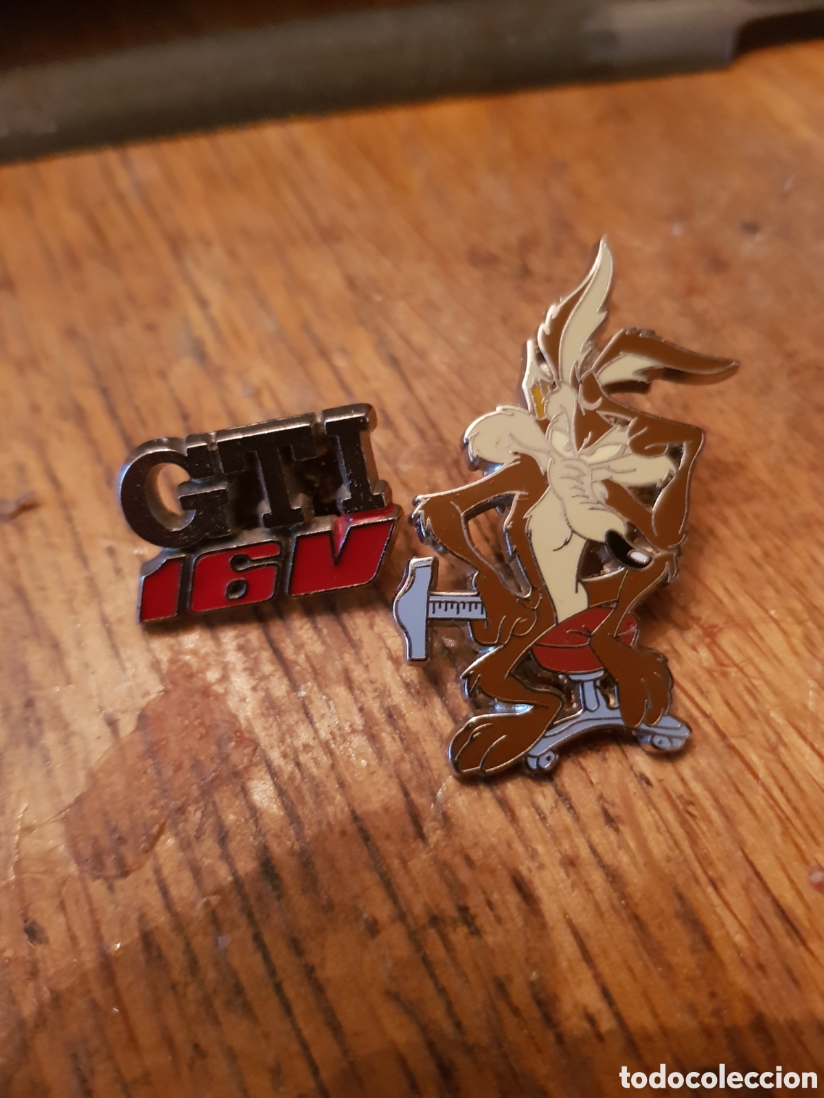 Coleccionismo: PAREJA DE PINES GTI Y CORRECAMINOS