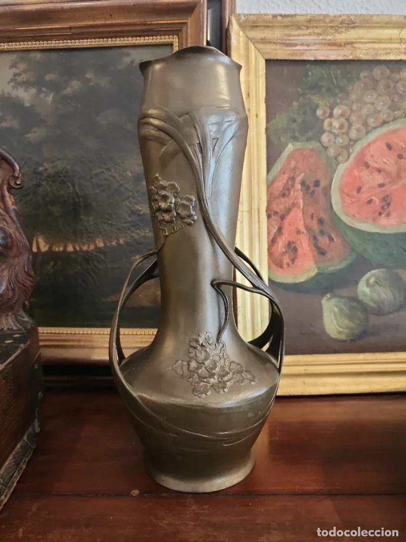 Coleccionismo: Jarr&oacute;n Art Nouveau Juventa Prima Metal, 35 cm alto