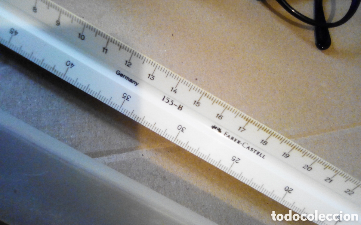 Coleccionismo: Regla triangular t&eacute;cnica con escalas. Faber-Castell 153-B. Made in Germany. Mide 32,5 cm., con funda