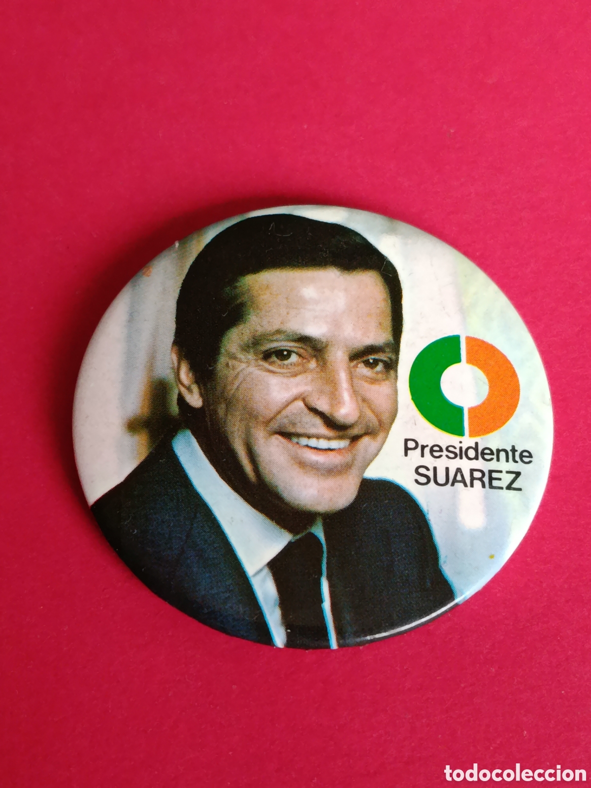 Coleccionismo: ANTIGUA CHAPA ELECTORAL DE UCD. PRESIDENTE SUAREZ. 5,5 CM. CHAPI-CHAPA, MADRID.