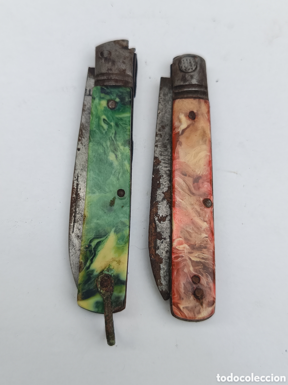 Coleccionismo: Navaja antigua par de navajas de color naranja y verde