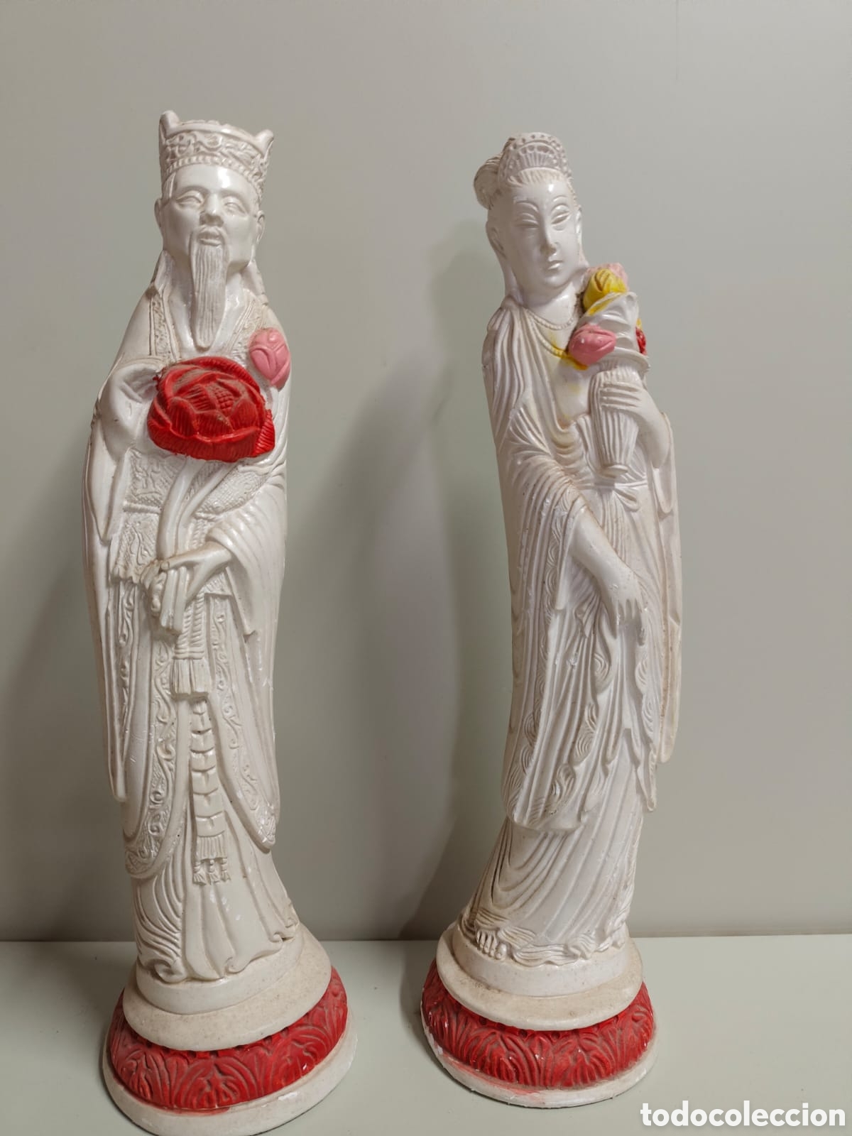 Coleccionismo: Dos estatuillas figuras de escayola para pintar a mano de emperadores chinos. 40 cn