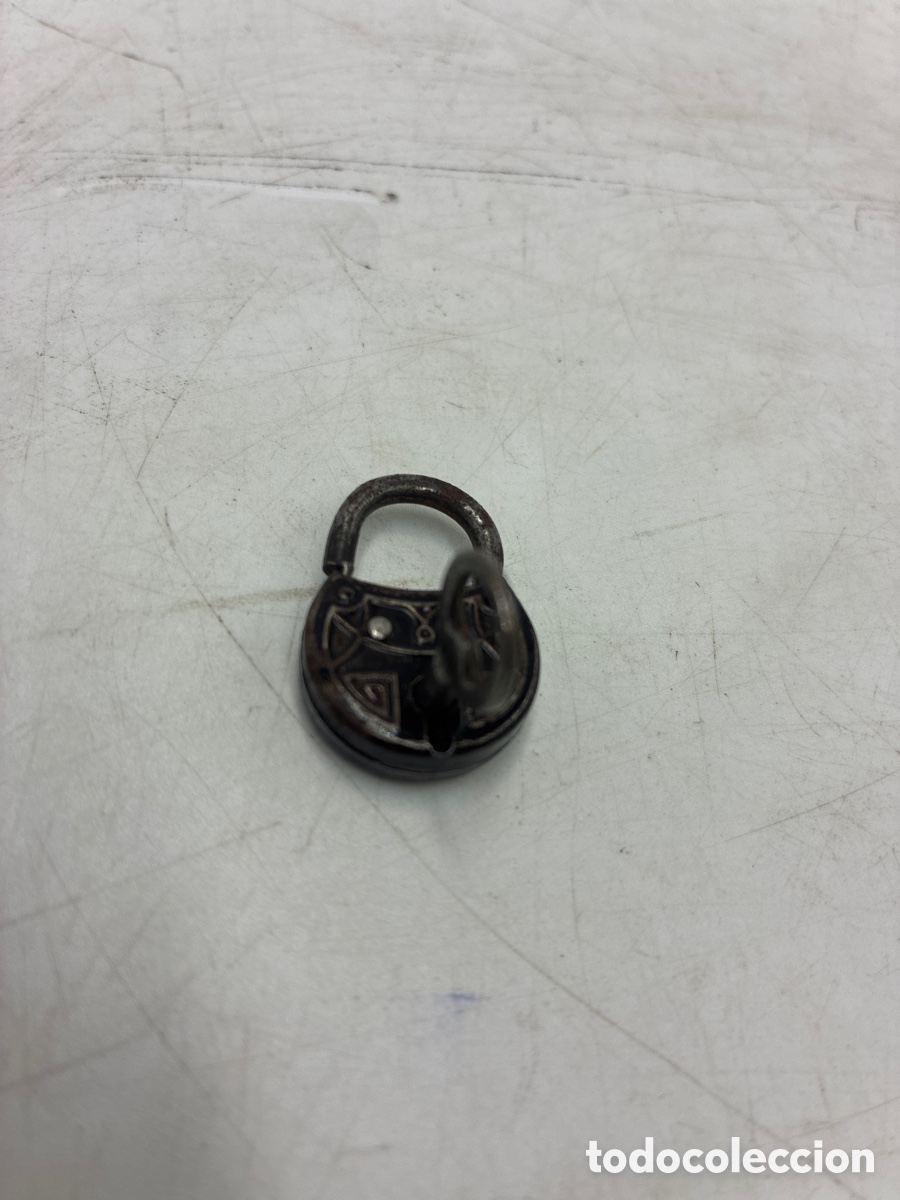 Coleccionismo: Mini candado con su llave. - Foto 2