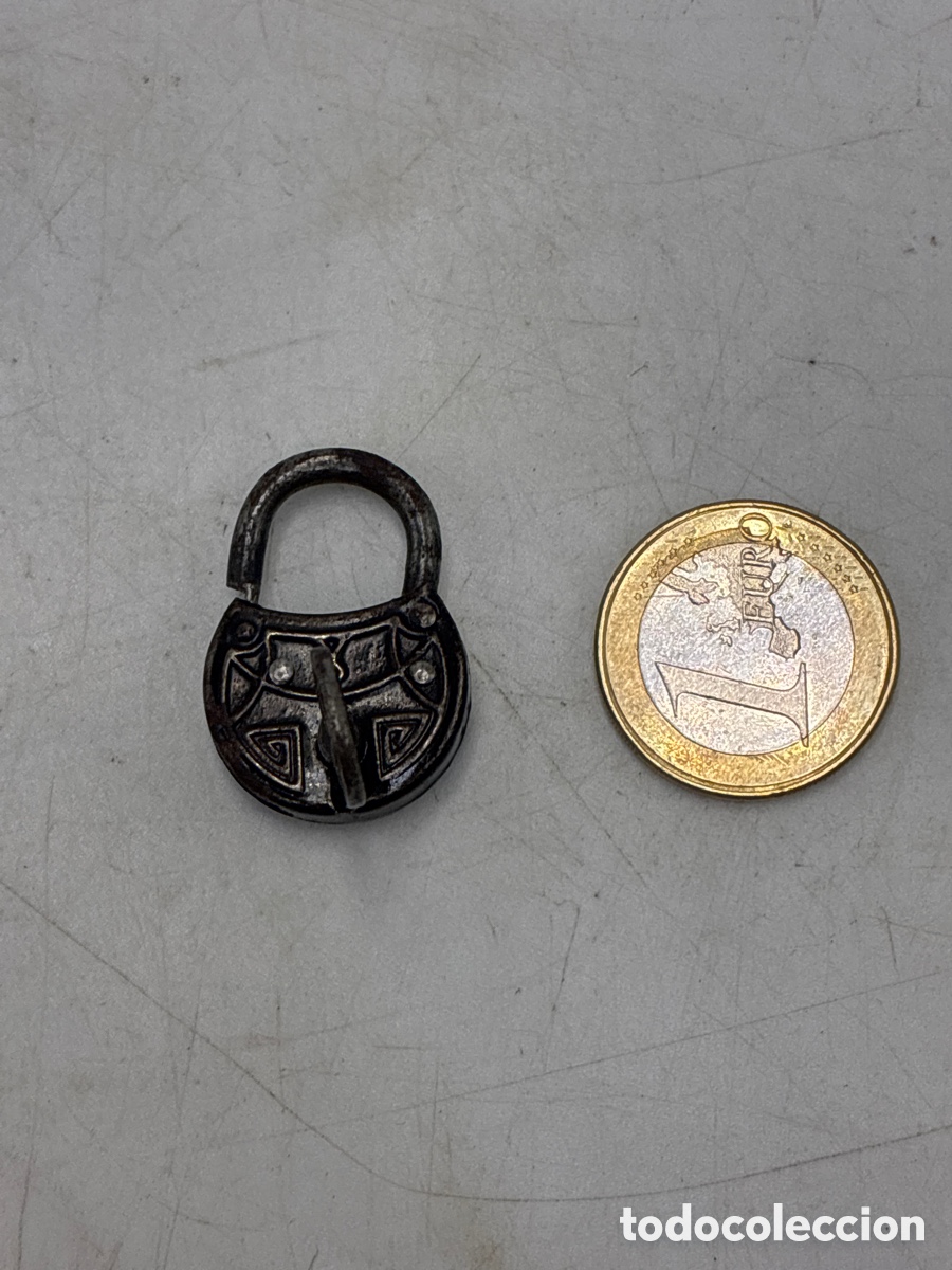 Coleccionismo: Mini candado con su llave. - Foto 1