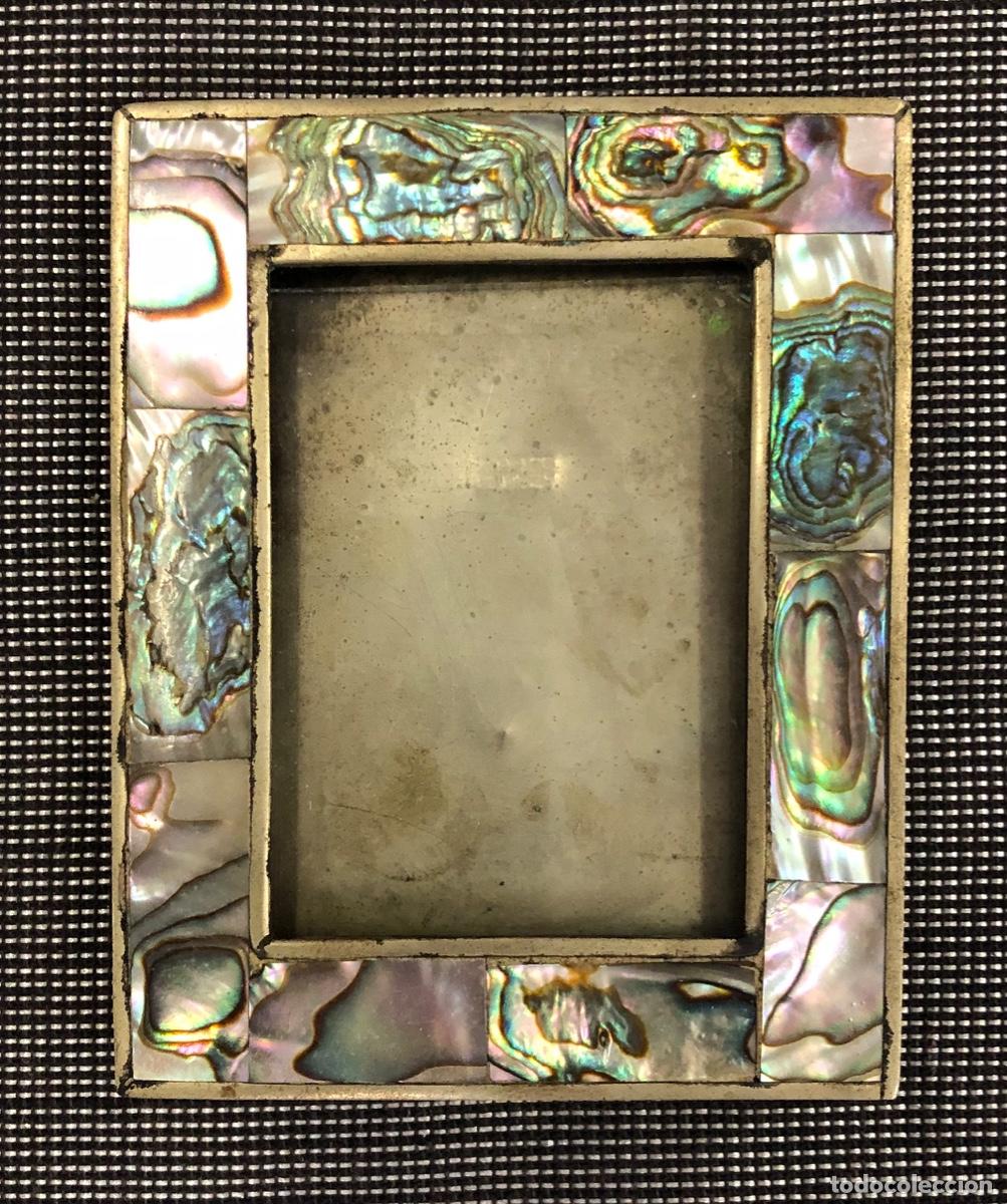 Coleccionismo: PEQUE&Ntilde;O PORTA FOTOS REALIZADO EN NACAR NATURAL IRIDISCENTE. SIGLO XX